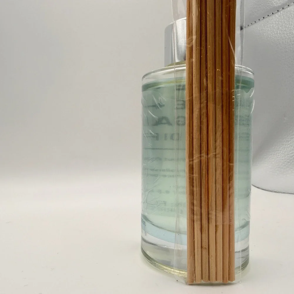 Target Aloe & Bergamot Reed Diffuser Glass Bottle Fragrance Wood Sticks Decor